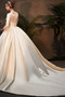 Vestito da sposa Classico Maglietta Vita naturale Spazzola Treno - Pagina 2