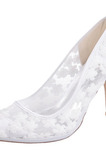 Scarpe da sposa bianche con tacco alto e fiori ricamati a bocca bassa con punta a bocca bassa