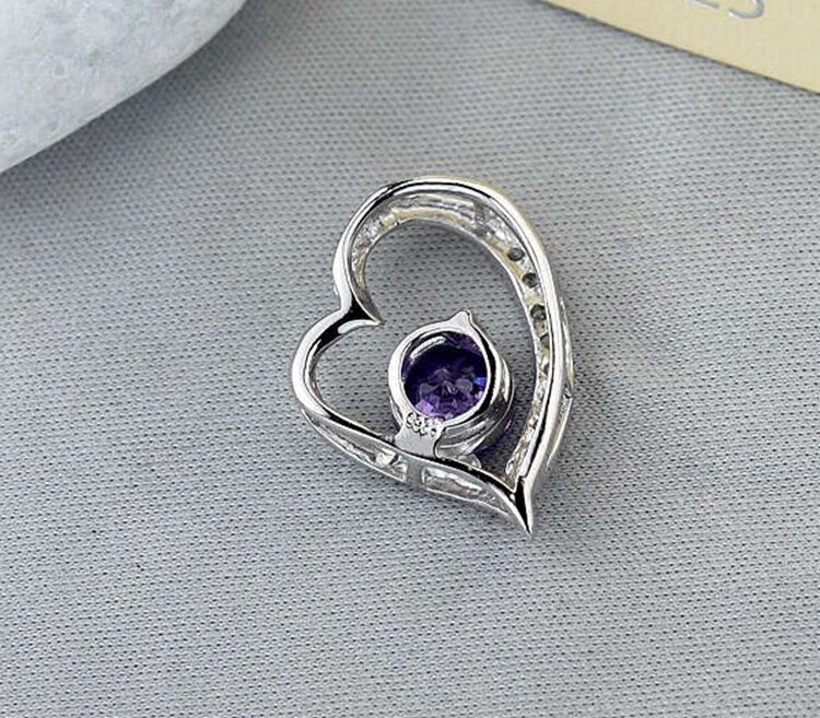Collana violetta d'argento dei monili del diamante intarsiati a forma di cuore viola
