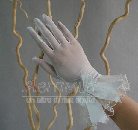 Corpo traslucido corto d'avorio bordando i guanti di nozze